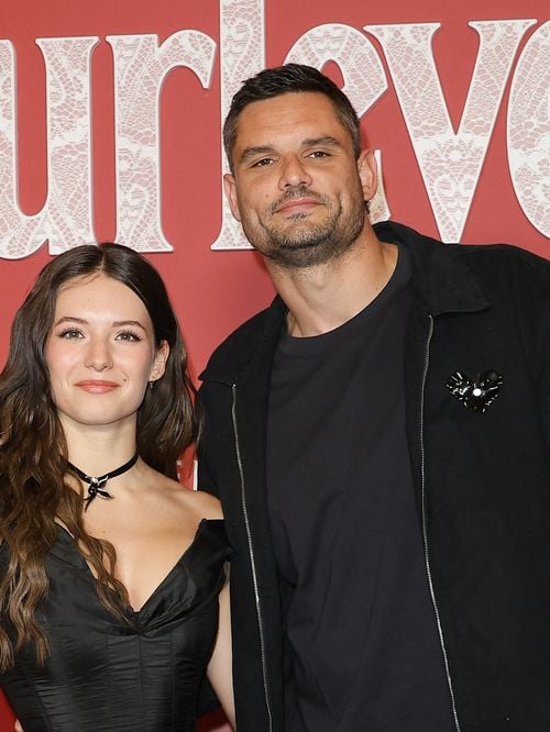 Florent Manaudou, sa grande soeur Laure Manaudou et Elsa Bois au concert de Céline Dion à Paris hier soir : ils débriefent après le show