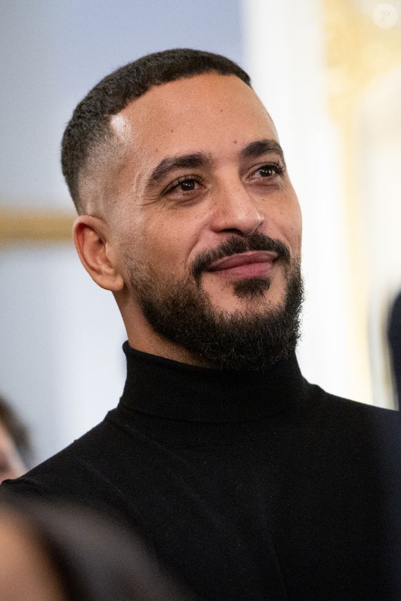 Le chanteur accorde une grande importance à sa condition physique.

Slimane - Cérémonie de la remise de la médaille de chevalier de l'ordre des arts et des lettres à Alexandre Kirchhoff, PDG du label Capitol Music France par R.Dati au Ministère de la Culture à Paris le 9 janvier 2026.
Cyril Moreau / Bestimage