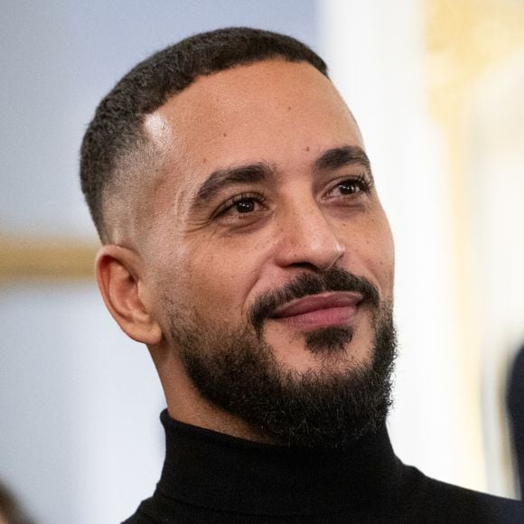 Le chanteur accorde une grande importance à sa condition physique.

Slimane - Cérémonie de la remise de la médaille de chevalier de l'ordre des arts et des lettres à Alexandre Kirchhoff, PDG du label Capitol Music France par R.Dati au Ministère de la Culture à Paris le 9 janvier 2026.
Cyril Moreau / Bestimage