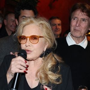 Sylvie Vartan et Tony Scotti assistent au lancement du livre 'Ma Mere, Dieu et Litzie' de Roland Perez organisé par Five Eyes Production au Buddha Bar à Paris, France, le 08 novembre 2023. Photo by Jerome Dominé/ABACAPRESS.COM