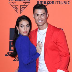 Photo datée du 3 novembre 2019. Georgina Rodriguez et Cristiano Ronaldo ont annoncé le décès de leur fils jumeau nouveau-né. Leur fille jumelle a survécu. On les voit ici lors des MTV Europe Music Awards 2019, qui se sont tenus au Centre de conférences et d'expositions FIBES de Séville, en Espagne. Crédit photo : Doug Peters/EMPIC PA Photos/ABACA