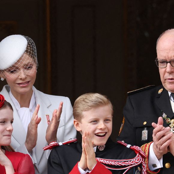Aujourd'hui, c'est la Fête Nationale de Monaco, 

La Princesse Charlène de Monaco, le Prince Albert II de Monaco, la Princesse Gabriella de Monaco, le Prince Jacques de Monaco apparaissent au balcon du Palais de Monaco lors des célébrations de la Fête Nationale de Monaco à Monte-Carlo. Photo by Jean-Charles Vinaj/ABACAPRESS.COM