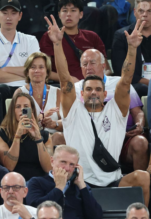 Laure Manaudou et Florent Manaudou - Les célébrités en tribunes pendant l'épreuve de basketball de Demi-Finale opposant la France à l'Allemagne lors des Jeux Olympiques de Paris 2024 (JO) à l'Arena Bercy, à Paris, France, le 8 août 2024. © Jacovides-Perusseau/Bestimage