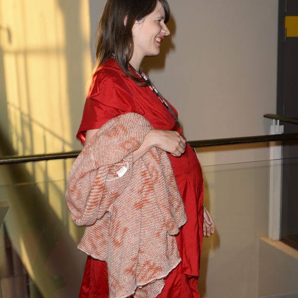 La chanteuse Camille (enceinte) assiste a la premiere du film " Elle s'en va" lors du Festival Paris Cinema a Paris le 30 juin 2013.  
©AGENCE / BESTIMAGE