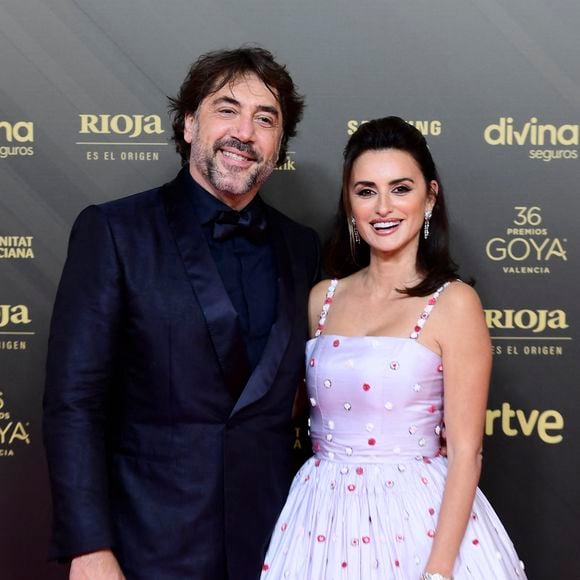 Penélope Cruz Javier Bardem semblent s'aimer comme au premier jour !

Penelope Cruz, Javier Bardem au photocall de la 36ème édition des Goya Awards au palais des Arts de Valence, Espagne. (AGENCE / BESTIMAGE).