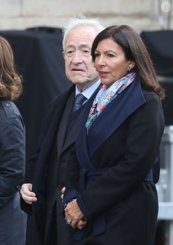 Anne Hildago a réagi aussi  : "En sa mémoire, les drapeaux de tous les équipements municipaux seront mis en berne et des registres seront ouverts à l’Hôtel de Ville, 

Jean Tibéri et Anne Hidalgo - Arrivées en l'église Saint-Sulpice pour les obsèques de l’ancien président de la République Jacques Chirac à Paris. Un service solennel sera présidé par le président de la République. Le 30 septembre 2019
© Dominique Jacovides / Bestimage