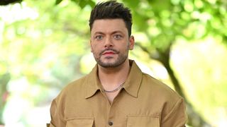 Il est surnommé "Le Château" : Kev Adams a décroché son bac L dans un lycée où ont été scolarisées de nombreuses autres personnalités