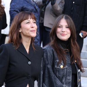Sophie Marceau est la maman de deux enfants

Sophie Marceau et sa fille Juliette Lemley au défilé Schiaparelli "Collection Haute Couture Printemps/Eté 2026" lors de la Fashion Week de Paris. © Denis Guignebourg / Bestimage