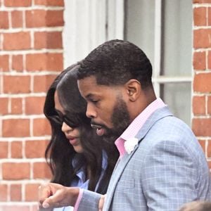 Cassie affiche un sourire en montrant son ventre de bébé en pleine croissance alors qu'elle se rend au tribunal fédéral de Manhattan pour son quatrième jour de témoignage dans l'affaire du trafic sexuel de Sean 'Diddy' Combs. New York City, New York, États-Unis, le 16 mai 2025. Photo by Elder Ordonez/INSTARimages/ABACAPRESS.COM