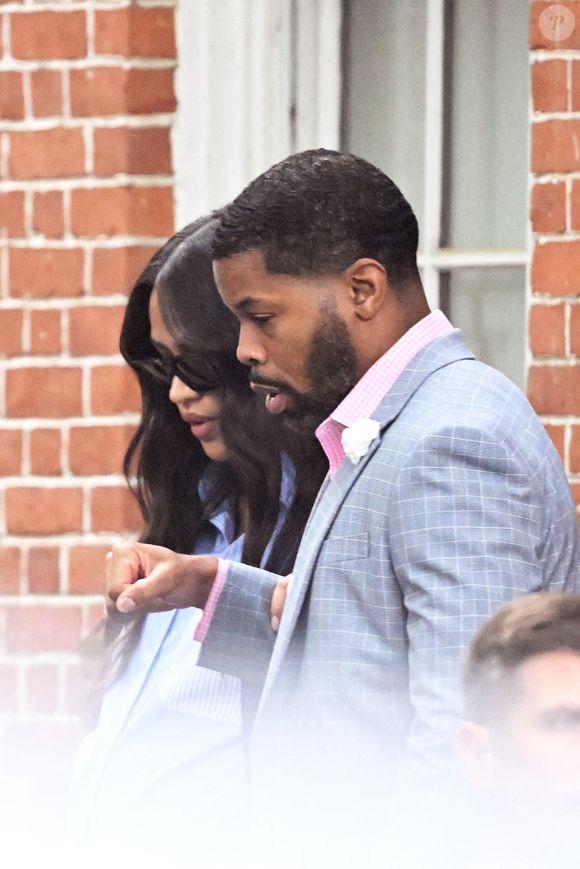 Cassie affiche un sourire en montrant son ventre de bébé en pleine croissance alors qu'elle se rend au tribunal fédéral de Manhattan pour son quatrième jour de témoignage dans l'affaire du trafic sexuel de Sean 'Diddy' Combs. New York City, New York, États-Unis, le 16 mai 2025. Photo by Elder Ordonez/INSTARimages/ABACAPRESS.COM
