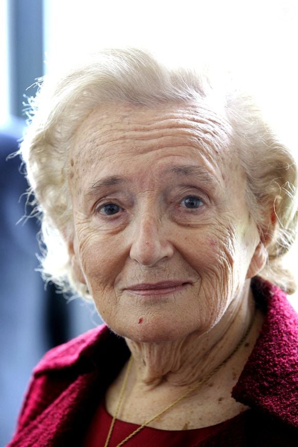 L'ancienne première dame Bernadette Chirac visite l'exposition Arts de Chine au Musée du Président Jacques Chirac à Sarran, France, 11 juin 2011. Photo Patrick Bernard/Abaca