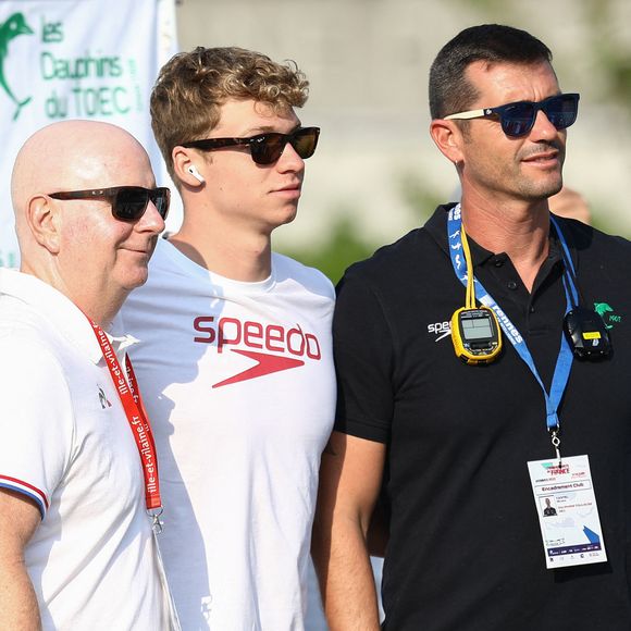 Léon Marchand, Bob Bowman et Nicolas Castel lors des championnats de France Élites en grand bassin de natation à Rennes, France, le 15 juin 2023. © Mickael Chavet/Zuma Press/Bestimage