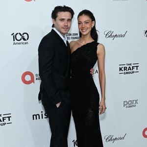 Le 15 mars 2026, Los Angeles, Californie, USA : 15 mars 2026 - West Hollywood, Californie - BROOKLYN BECKHAM et NICOLA PELTZ à la 34ème soirée annuelle de visionnage des Oscars de la Fondation Elton John contre le sida au West Hollywood Park de Los Angeles (Credit Image : © Charlie Steffens/ZUMA Press Wire / Bestimage)