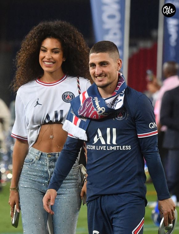 Et Jessica Aïdi est enceinte de son premier enfant

Marco Verratti, du PSG, et son épouse Jessica Aidi, lors de la cérémonie de remise du trophée du championnat de Ligue 1 2021-2022, à l'issue du match de football de Ligue 1 opposant le Paris Saint-Germain (PSG) et Metz au Parc des Princes à Paris, le 21 mai 2022. Photo de Christian Liewig/ABACAPRESS.COM