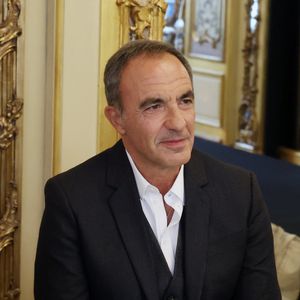 Exclusif - Nikos Aliagas lors de la nomination de Stéphane Bern comme Pape du Patrimoine lors de la Saint Clément au restaurant Alain Ducasse Baccarat, à Paris, France, le 20 novembre 2025. © Denis Guignebourg/Bestimage