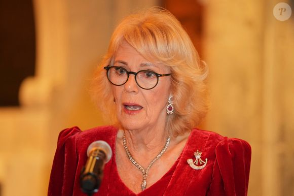 Pour une sortie spéciale, l'épouse du roi Charles III a sorti une pièce de collection.

La reine Camilla (Camilla Parker Bowles, reine consort d'Angleterre), colonel en chef des Rifles, prononce un discours lors du dîner biennal de remise des prix des Rifles au Guildhall, dans la City de Londres. Photo par Kin Cheung / PA Photos / Bestimage
