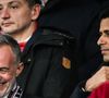 Selon l’AFP, le Conseil de Paris a mandaté le maire Emmanuel Grégoire pour reprendre le dialogue avec le club autour d’un possible rachat ou d’un bail longue durée. 

Emmanuel Gregoire et Nasser al-Khelaifi dans les tribunes lors du match de football Ligue 1 McDonald's opposant le Paris Saint-Germain (PSG) à Toulouse Football Club (TFC) (3-1) au Parc des Princes à Paris, France, le 3 avril 2026. Matthieu Mirville/Bestimage
