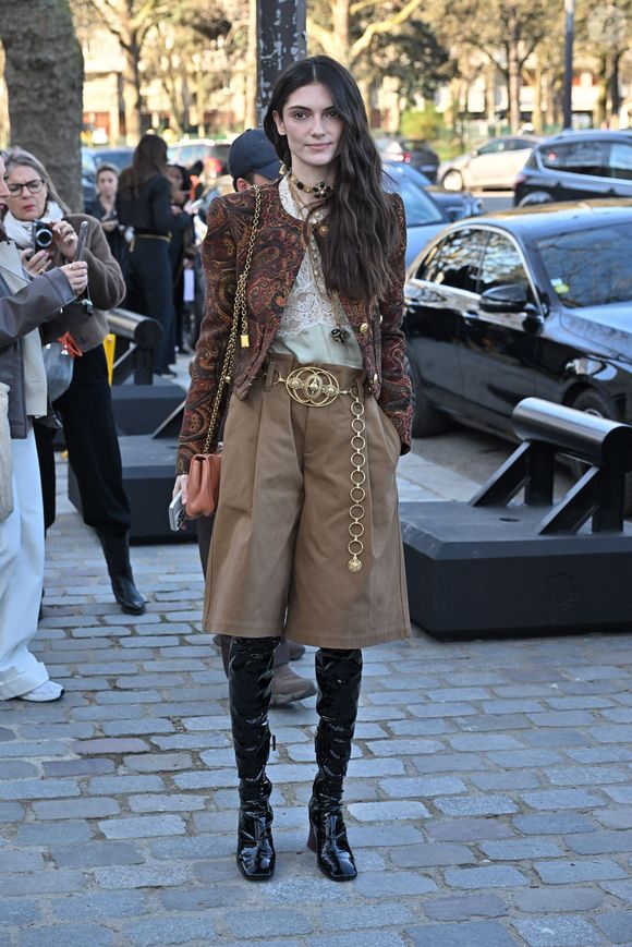 Isabella Massenet arrive au défilé Chloé pendant la semaine de la mode à Paris, France, le 6 mars 2025. Photo by Julien Reynaud/APS-Medias/ABACAPRESS.COM
