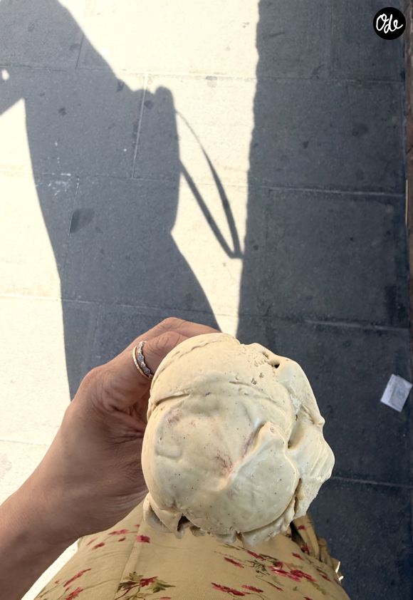 Elle a également succombé aux douceurs italiennes que sont le Spritz, le tiramisu et la glace, dégustés sous le soleil vénitien

Capture d'écran Instagram - Aurélie Casse