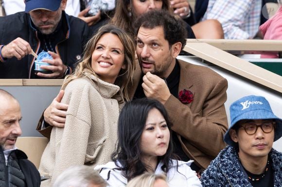 Éric Antoine et sa compagne Gennifer Demey en tribunes lors des Internationaux de France de Tennis de Roland Garros 2025, à Paris, France, le 7 juin 2025. © Cyril Moreau/Bestimage