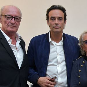Pascal Desprez, Anthony Delon, Véronique de Villèle - Vente aux enchères de photographies d’exception au profit de l'association "La Chaine de L'Espoir, Enfants à Coeur - Mireille Darc" à la maison de ventes Cornette de St Cyr à Paris le 11 octobre 2018. © Giancarlo Gorassini/Bestimage