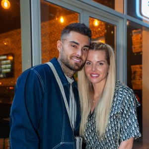 Suite à cette rupture, le couple a mis en vente sa luxueuse villa de Dubaï.

Exclusif - Thibault Garcia et sa femme Jessica Thivenin lors de la soirée « Come Chill with Booba » au bar Le Tube à Dubaï le 21 octobre 2021.

© Nicolas Briquet / Bestimage