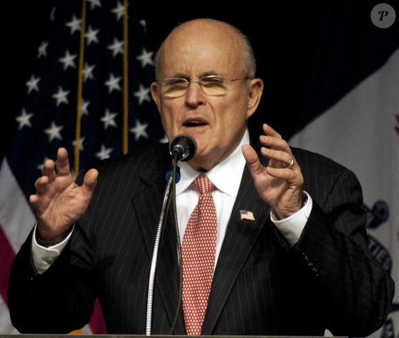 Il y a un mois, Donald Trump lui a remis la médaille présidentielle de la Liberté.

Archives - Rudy Giuliani, ancien maire de New York et avocat de Donald Trump a été testé positif au coronavirus (COVID-19)