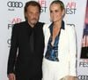 Tout au long de sa vie, le Taulier a multiplié les conquêtes... Situation qui n'a pourtant jamais troublé Laura Smet, car il restait avant tout un grand sentimental ! 

Johnny Hallyday et sa femme Laeticia Hallyday à la première de "Rules Don't Apply" à Los Angeles, le 10 novembre 2016.