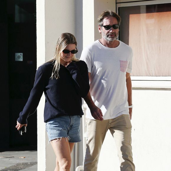 Cela faisait 6 ans qu'il partageait la vie de Monique, de 33 ans sa cadette.

David Duchovny et sa compagne Monique Pendleberry se baladent à Santa Monica le 7 novembre 2024.

Photo : Broadimage / Bestimage