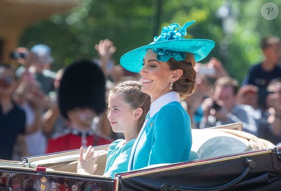 La princesse de Galles Cathrerine et la princesse Charlotte sont vues dans le Mall pendant le défilé du Trooping of the Colour, le 14 juin 2025, à Londres, Royaume-Uni. Photo par Tayfun Salci/ZUMA Press Wire/ABACAPRESS.COM