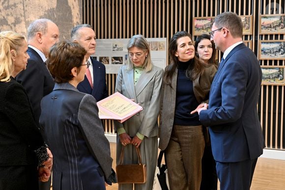 Le prince Albert II de Monaco, la princesse Caroline de Hanovre, Charlotte Casiraghi et Mélanie-Antoinette de Massy inaugurent la médiathèque Caroline à Monaco, le 10 décembre 2025. © Bruno Bebert / Bestimage