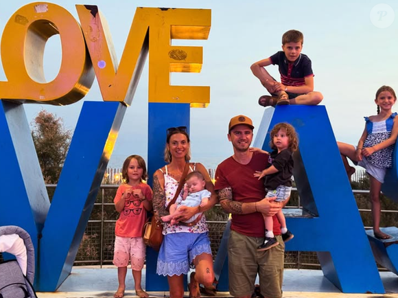 Roxanne et Michel Augoyard sont à la tête d'une fratrie de cinq enfants dans "Familles nombreuses, la vie en XXL" sur TF1.