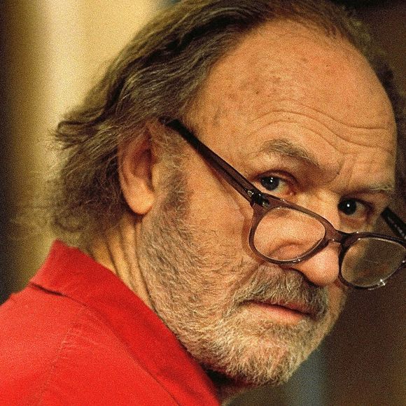 D'après nos confrères, Gene Hackman  avait désigné son épouse comme bénéficiaire de sa fiducie principale... Mais la mort de la pianiste avant la sienne a totalement changé la donne. ll était indiqué qu’en cas de décès de Betsy Arakawa, le second bénéficiaire désigné devait être Michael G. Sutin... Sauf qu'il est décédé en 2019. 

Gene Hackman The Chamber (1996) Réalisateur:James Foley Héritage de la haine. (MPP / Bestimage).