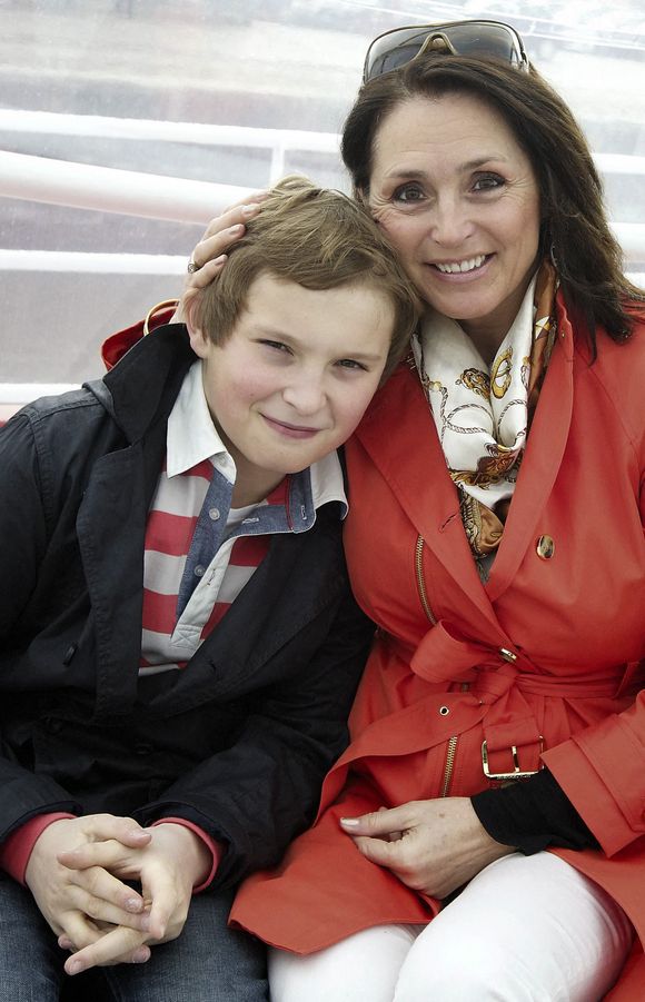 Le prince a pris le temps de faire la connaissance de son fils, Clément Vandenkerckhove. 

Photo datée du samedi 30 mars 2013 à Anvers montre Clément et Wendy Van Wanten (Iris Vandenkerckhove) lors d'une présentation du 'Studio 100 Kinderboot'. Aujourd'hui, le Prince Laurent a annoncé à Belga qu'il reconnaît Clément, fils d'Iris Vandenkerckhove (Wendy Van Wanten), comme son fils. © ABACA