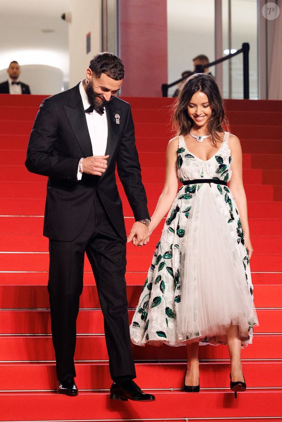 Karim Benzema et sa compagne Lyna Khoudri à la descente des marches du film « 13 jours 13 nuits » lors du 78ème Festival International du Film de Cannes. Le 23 mai 2025
© © Jacovides-Moreau / Bestimage / Bestimage