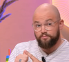 Sa publication humoristique met en scène, avec sa compagne, les préparatifs de l’arrivée d’un bébé à travers une vidéo ludique et pleine de clins d’œil.
Le docteur Jules Fougère, pédiatre urgentiste au CHU de Rouen, dans "La maison des maternelles" sur France 2.