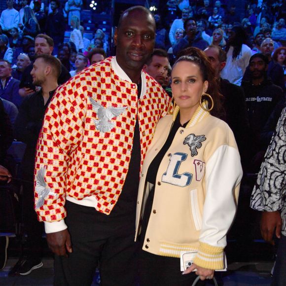 Omar Sy et sa femme Hélène - Célébrités assistent au match 1 du NBA Paris Games 2025 à L'Accor Arena Bercy à Paris le 23 janvier 2025. © Veeren/Bestimage