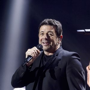 Patrick Bruel sur scène lors du concert "Leurs voix pour l'espoir" diffusé le 5 juillet en prime sur C8, à l'Olympia à Paris le 11 mars 2024. © Bellak- Perusseau / Bestimage