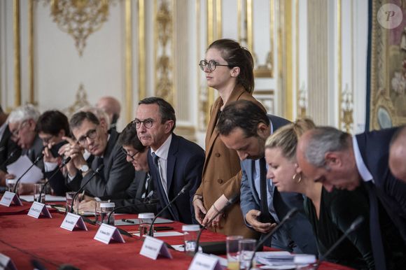 Bruno Retailleau, Aurore Berger, Sébastien Chenu, Olivier Marleix et Mathilde Panot lors d'une réunion avec les présidents du groupe parlementaire à l'Assemblée nationale française et au Sénat français à l'hôtel de Matignon à Paris, France, le 3 juillet 2023. c Eliot Blondet/Pool/Bestimage