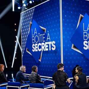 Exclusif - Laurent Ruquier, Arielle Dombasle, Valerie Mairesse, Philippe Geluck, Steevy Boulay, Faustine Bollaert, Jean-Philippe Janssens lors de l'enregistrement de l'émission "La Boîte à secrets", présentée par F.Bollaert et diffusée le 16 octobre sur France 3, à Paris, France, le 29 septembre 2026. © Cyril Moreau/Bestimage