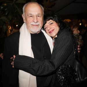 Francis Perrin avec sa fille clarisse - Jacques Rouveyrollis à fêté ses 60 ans de Lumières au théâtre Edouard 7 à Paris le 14 décembre 2025.

© Coadic Guirec / Bestimage