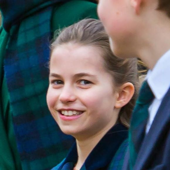 La princesse Charlotte a tout d'une grande

Catherine (Kate) Middleton, princesse de Galles, Princesse Charlotte, Prince George, - La famille royale britannique se rend à la messe de Noël à Sandringham