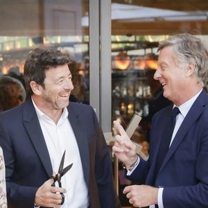 Exclusif -  Jean-Philippe Nuel (Architecte d’intérieur), Maud Bailly (Directrice générale Sofitel, MGallery & Emblems), Sébastien Bazin (PDG du groupe Accor), Patrick Bruel, Pierre Gonzalvez (Maire de l’Isle sur la Sorgue), Emmanuel Borla (Directeur de l’hôtel) - Patrick Bruel inaugure son hôtel cinq étoiles "L'Isle de Leos MGallery" à L'Isle-sur-la-Sorgue, France, le 23 septembre 2025. 
 © Jack Tribeca / Bestimage