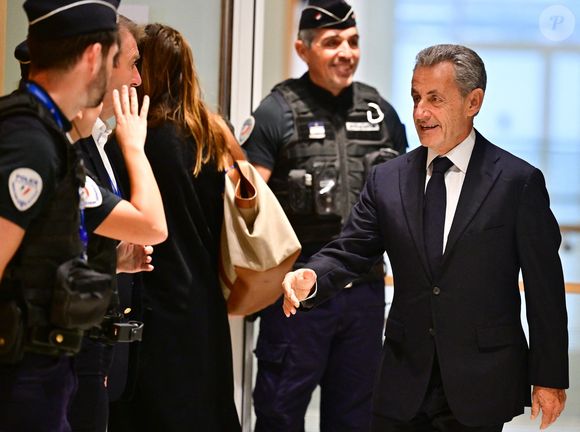 Nicolas Sarkozy et sa femme Carla Bruni au Tribunal judiciaire (Batignolles, 32ème chambre correctionnelle) pour l'annonce de la décision dans le cadre du procès Lybien le 25 septembre 2025.

© Christian Liewig / Bestimage