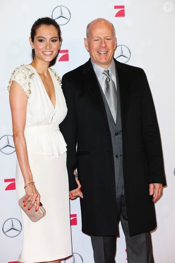 Bruce Willis et sa femme Emma Heming-Willis à la premiere de 'A Good Day To Die Hard' a Berlin, Allemagne le 4 février 2013. 

Phot : Api / Bestimage