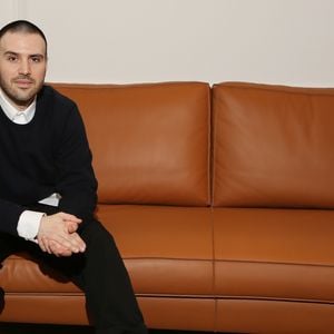 Fier de son ex-femme, il ajoute même : "Merci et bravo Queen A".

Jérémy Chatelain présente son nouveau clip "Carton à droite" en avant-première à l’Apple Store des Champs-Elysées à Paris le 21 mars 2019. Jérémy apprendra par la suite au public comment remixer son propre clip avec Garage Band, sur iPad. 

© Denis Guinebourg / Bestimage