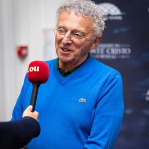 Exclusif - Nelson Monfort au photocall du showcase de présentation de la comédie musicale La Légende du Comte de Monte Cristo à Salle Gaveau à Paris, France, le 25 septembre 2025. © Julien Sarkissian/Bestimage