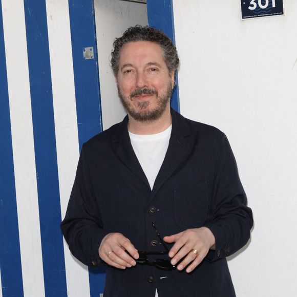 Guillaume Gallienne lors de la 39ème édition du festival du film romantique de Cabourg, le 13 juin 2025.
© Guirec Coadic/Bestimage