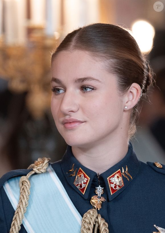 Ses études dureront quatre ans avec un emploi du temps aménagé.

La princesse Leonor - La famille royale d'Espagne célèbre les Pâques militaires au Palais royal de Madrid (Espagne), le 6 janvier 2026.
LALO YASKY / BESTIMAGE