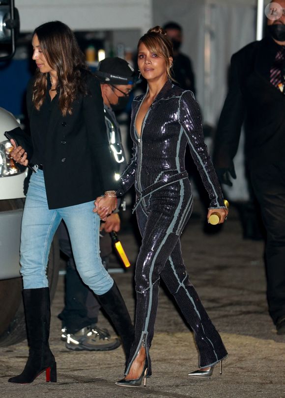 Halle Berry à la sortie de la cérémonie des 47ème "People's Choice Awards" à Los Angeles, le 7 décembre 2021.@Bestimage
